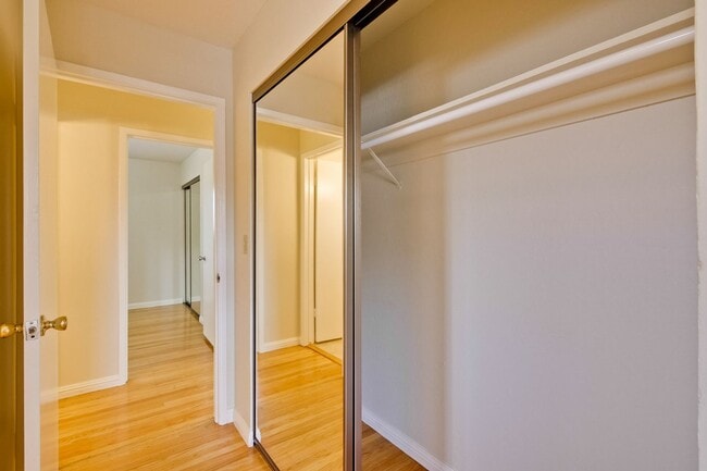 Building Photo - Beautiful Birdland Home on Quiet Cul-de-Sa...