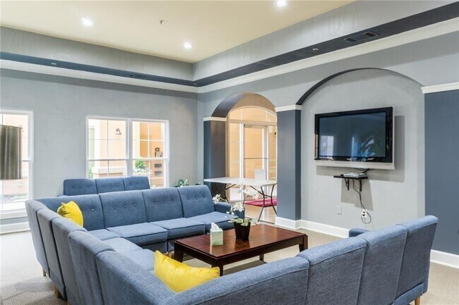 Building Photo - 10 Perimeter Summit Blvd