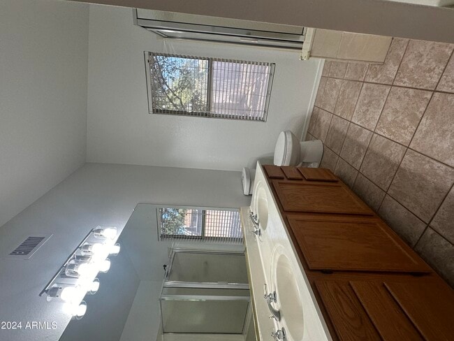 Building Photo - 1300 W Boston St