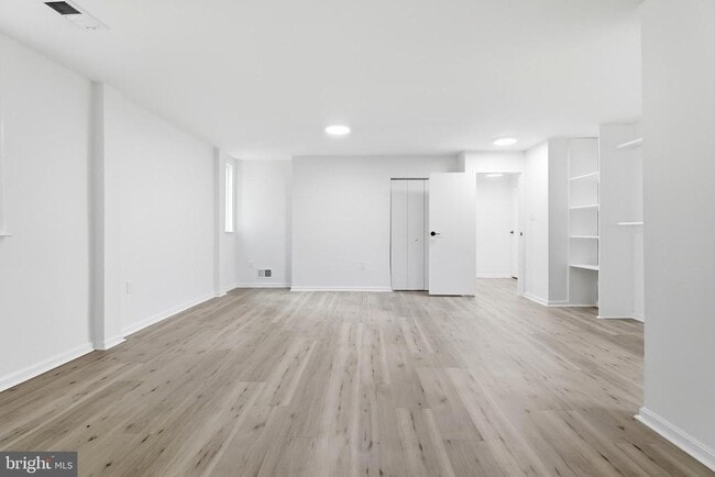 Building Photo - 4533 Logsdon Dr
