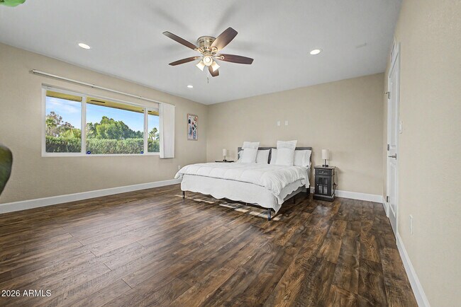 Building Photo - 2837 W Union Hills Dr