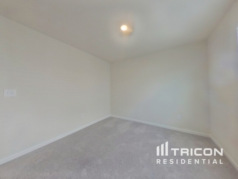 Building Photo - 3075 Whispering Willows Ct