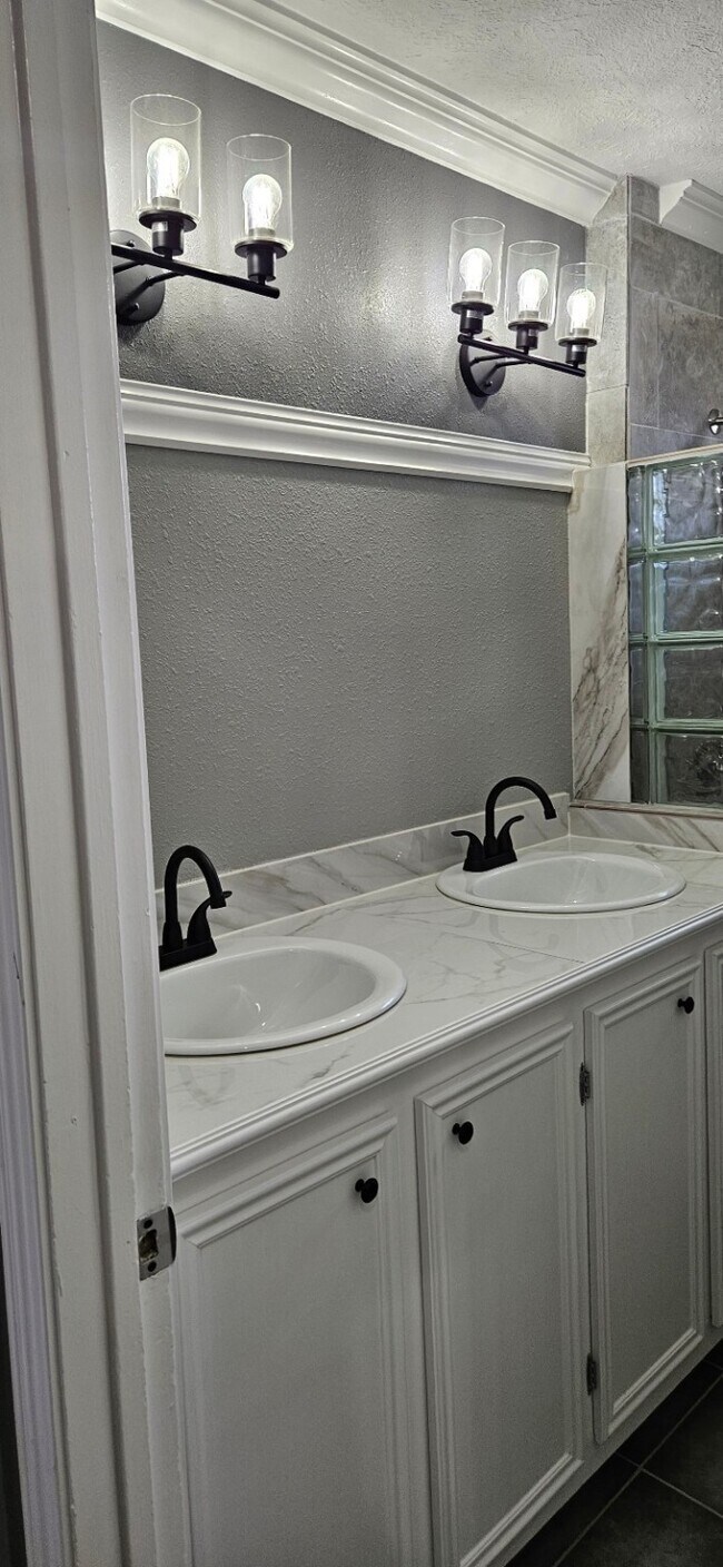 Building Photo - 11307 Sageheather Dr