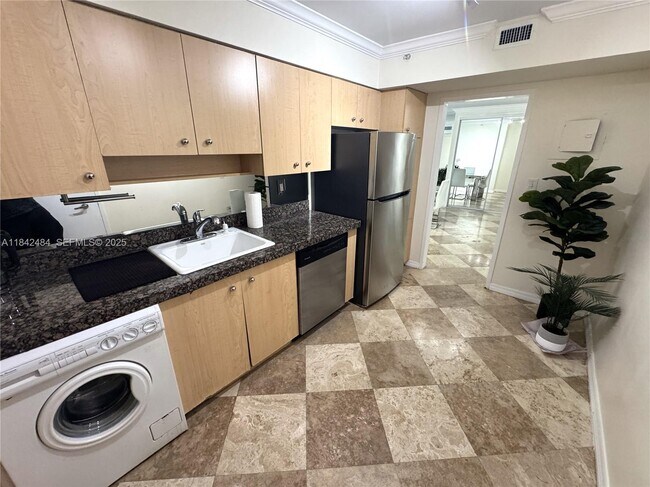 Building Photo - 9195 Collins Ave