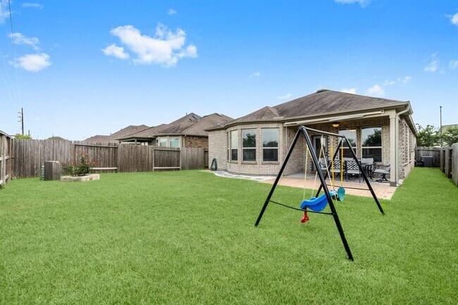 Building Photo - 24502 Royal Pike Dr