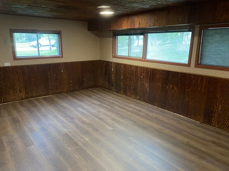 Building Photo - 330 Forestway Dr