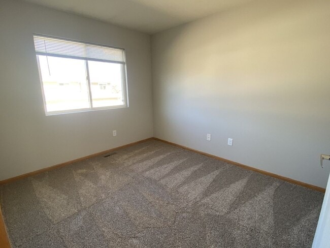 Building Photo - 1147 NE 7th Ln