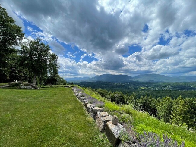 Building Photo - 21 Valley View Rd