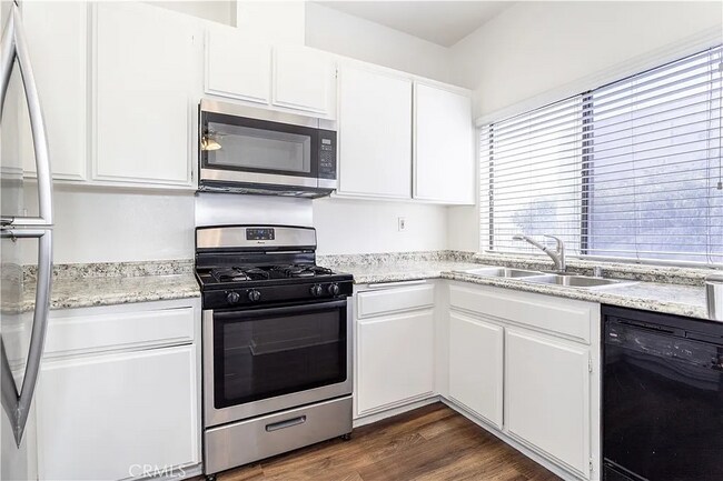 Building Photo - 18433 Hatteras St