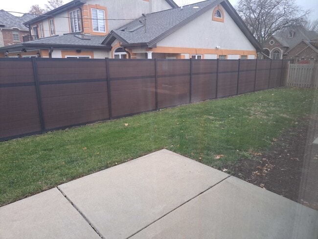 Building Photo - 2045 Farrell Ave