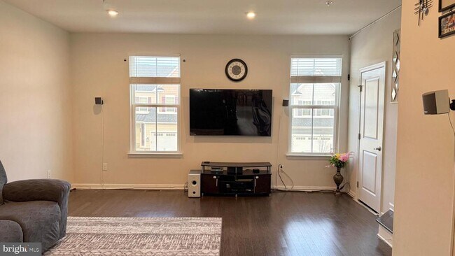 Building Photo - 743 Quarry Hill Rd