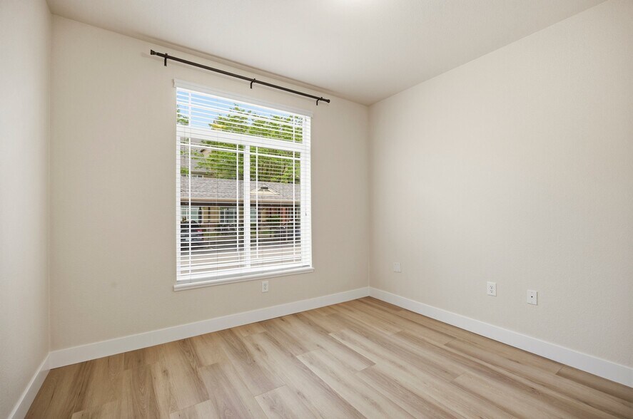 Building Photo - 2445 Windrow Dr
