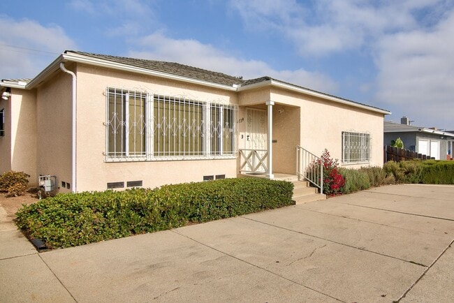 Building Photo - 4734 College Ave