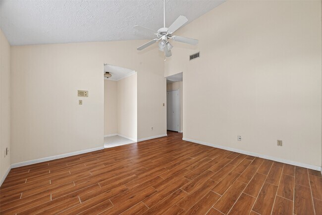 Building Photo - 10913 Bexley Dr