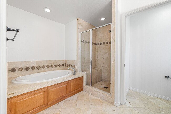 Building Photo - 3-Bedroom Townhome in Gated Bay Harbor – A...