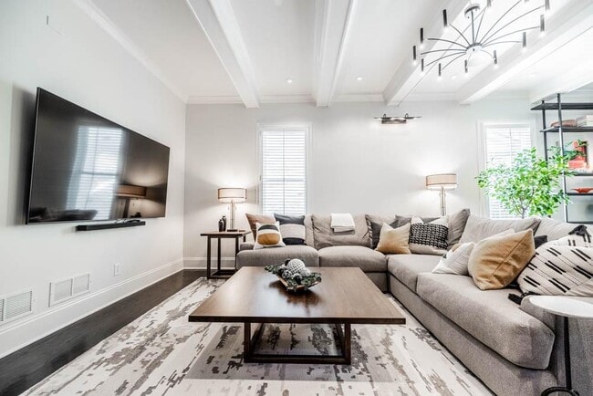 Building Photo - 470 Hamilton St SE