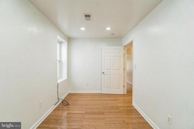 Building Photo - 4220 Chestnut St