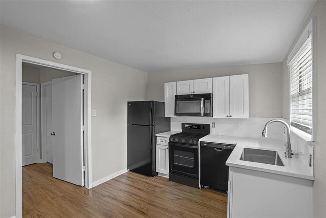 Building Photo - 506 W Grady Dr