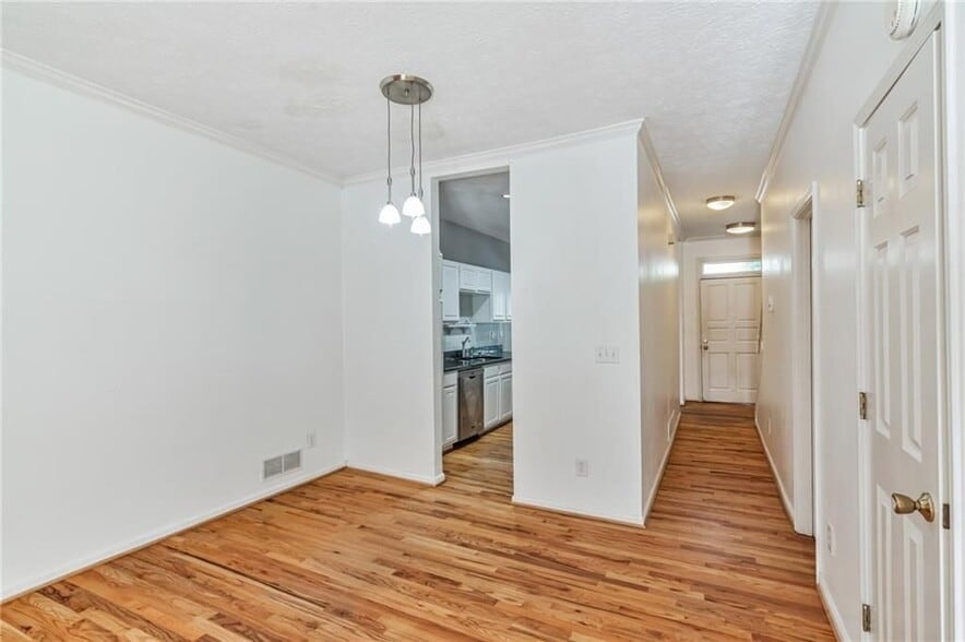 Building Photo - 4047 Elm St