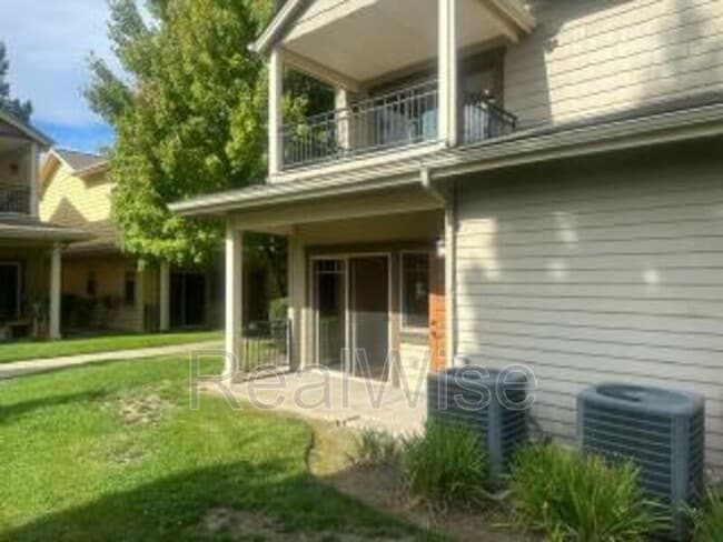 Building Photo - 1709 SE Softwood Way