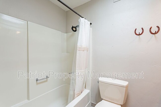 Building Photo - 5658 N 78th Way