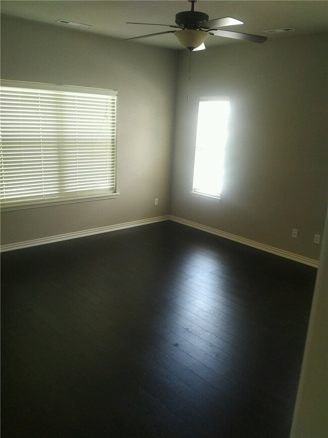 Building Photo - 1524 N Leverett Ave