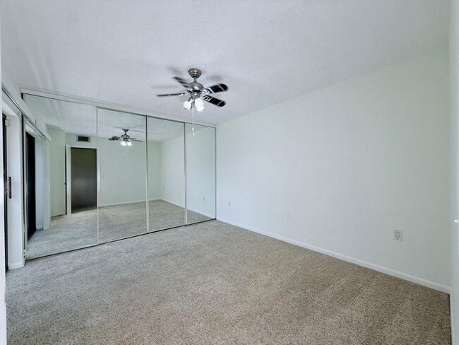 Building Photo - 710 7th Ln