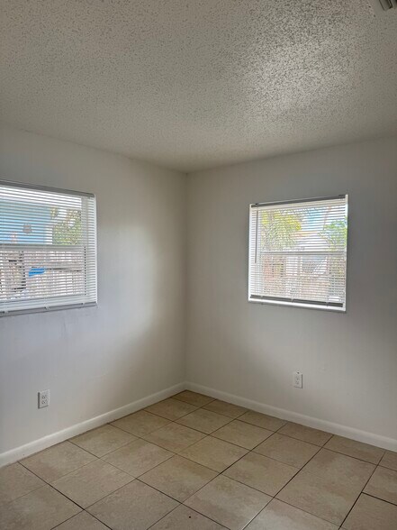 Building Photo - 5914 N Haverhill Rd