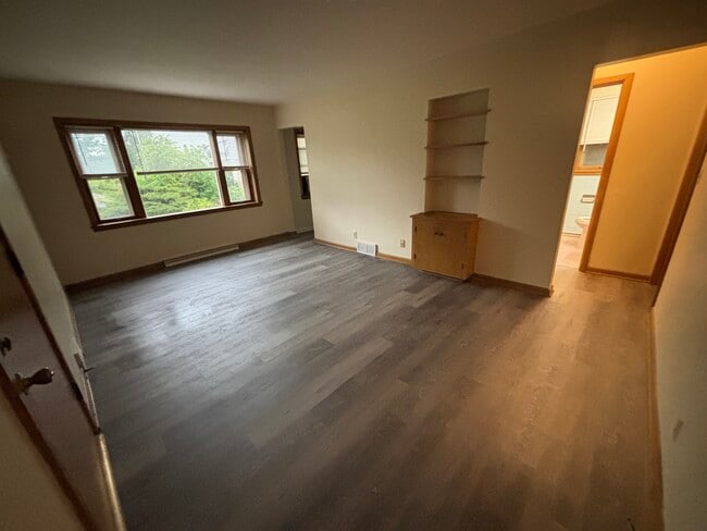 Building Photo - Forest Home 8 Unit