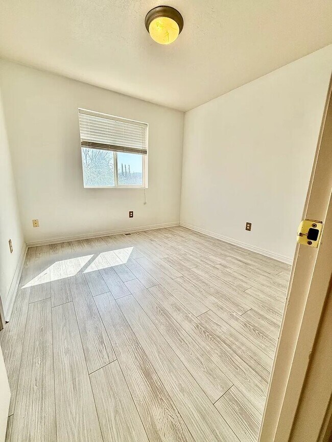 Building Photo - 1639 Roy St