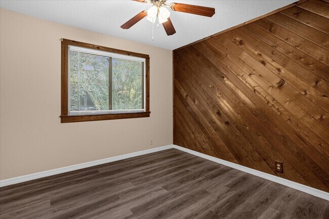 Building Photo - 411 Sheoah Blvd