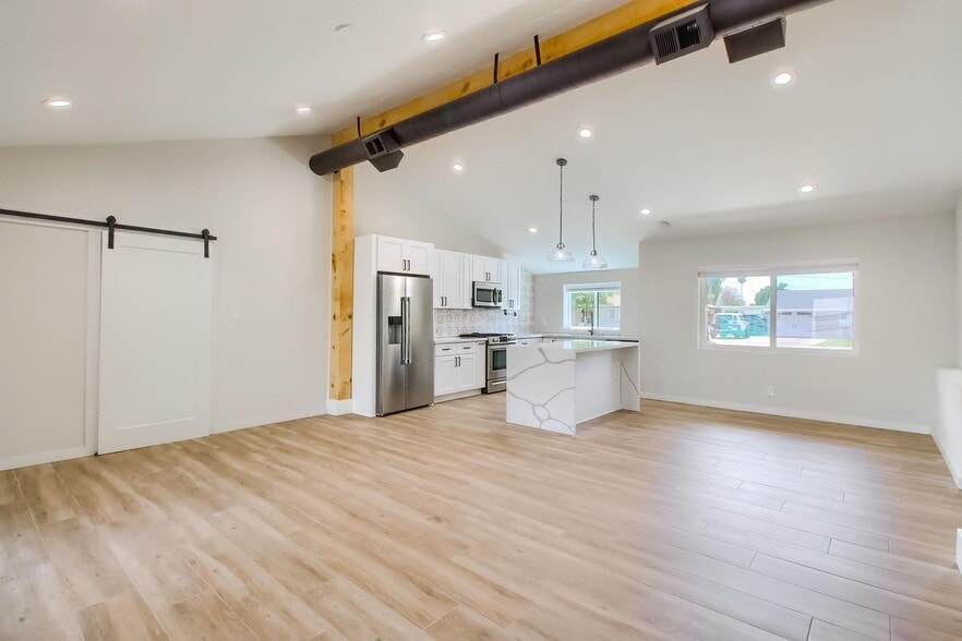 Building Photo - 1402 W Berridge Ln