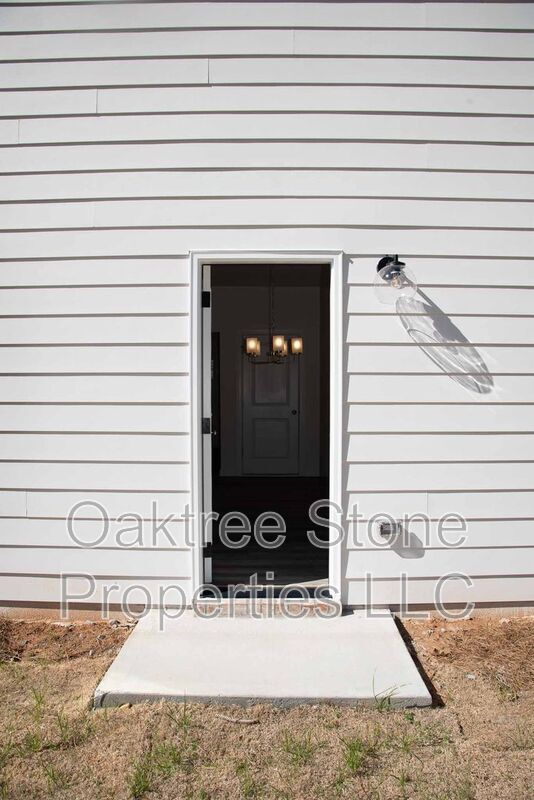 Building Photo - 3378 Skyland Dr