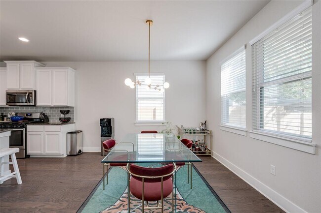 Building Photo - 7405 Buchholz St
