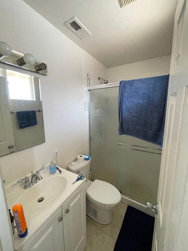 Building Photo - Amazing 4 Bedroom in the Heart of SD!