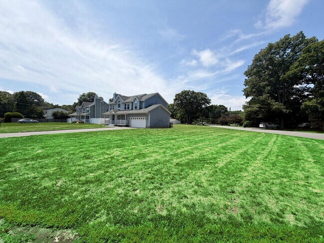 Building Photo - 497 Carnation Dr