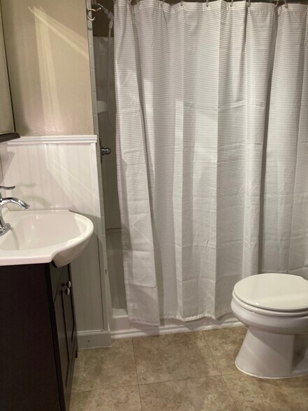 Bath with walk in shower - 2227 Wildcat Creek Rd