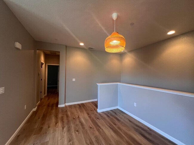 Building Photo - 427 Anchor Ln