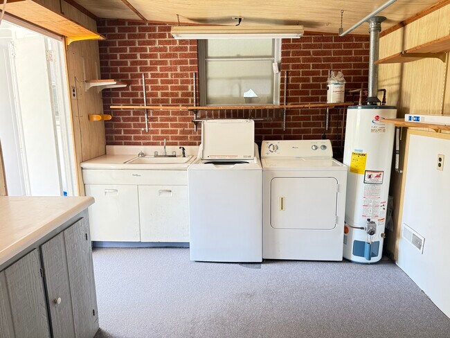 Building Photo - 2619 Crockett Dr