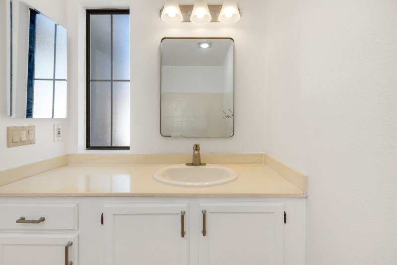 Building Photo - 7962 Mission Vista Dr