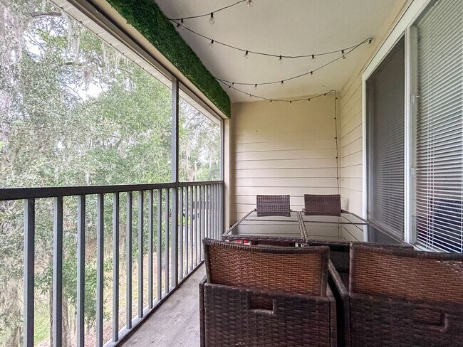 Building Photo - Beautiful Room for Rent in a 4/4 Unit - University Terrace West 511-D
