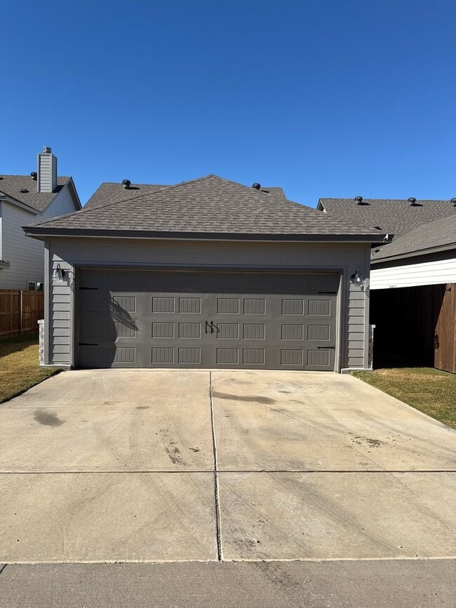 Building Photo - Price DROP - 3/2/2 - Great Location