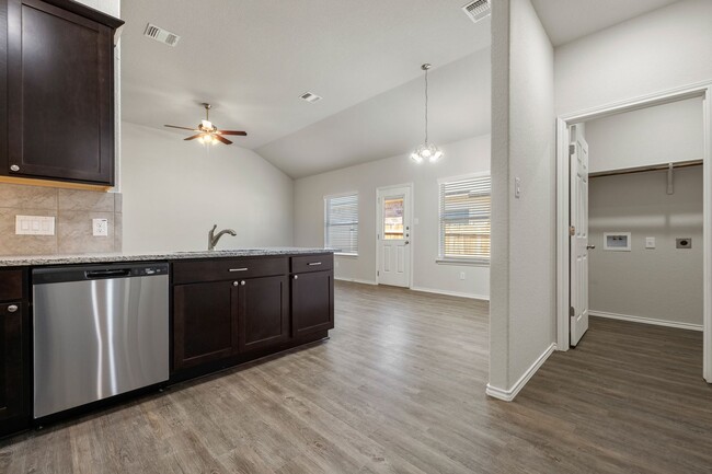 Building Photo - AVAILABLE NOW! GORGEOUS 3 BEDROOM DUPLEX L...