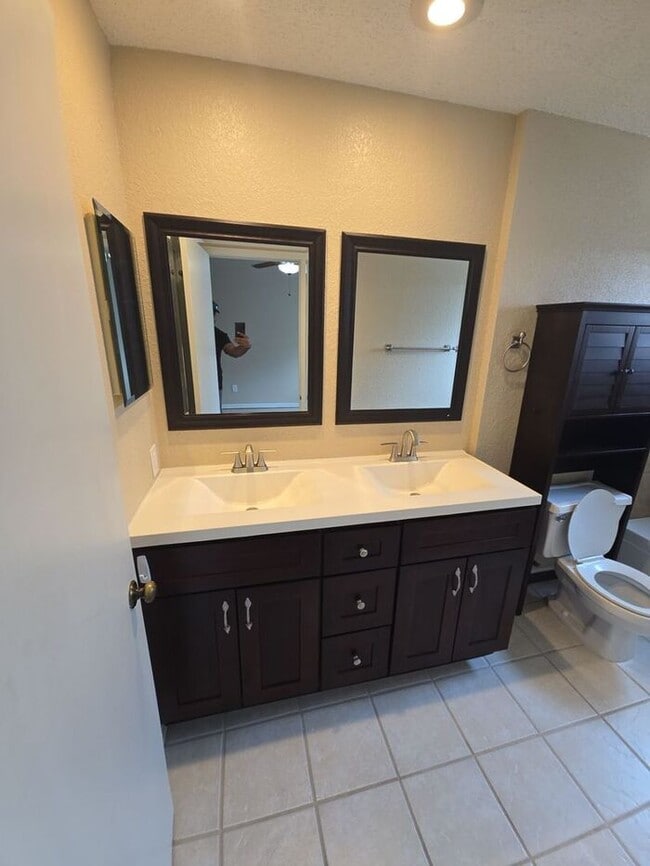 Building Photo - Bright & Spacious 3-Bedroom Home in Flower...