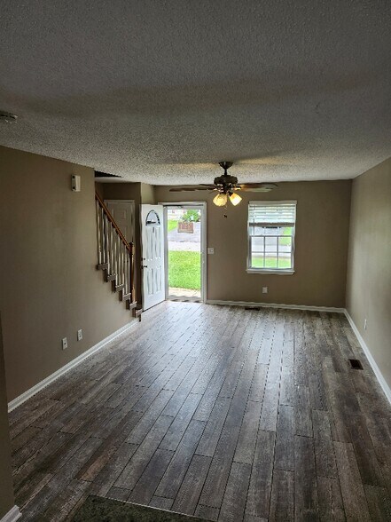 Building Photo - 219 Hunter Hills Cir
