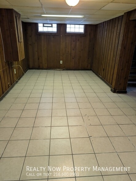 Building Photo - 13604 Oak Park Blvd