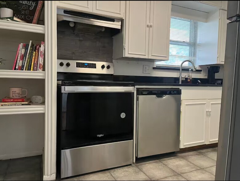 Building Photo - 1710 Elmwood Blvd