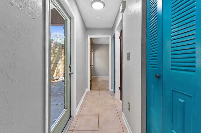 Building Photo - 6926 SW 45th Ave