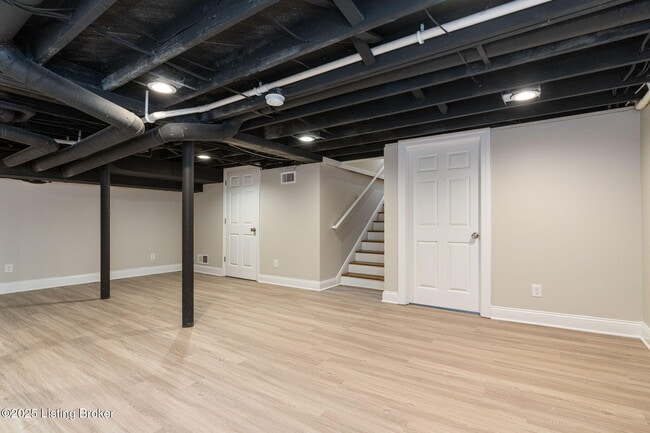 Building Photo - 121 N Hubbards Ln