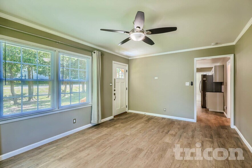 Building Photo - 2210 Weddington Rd